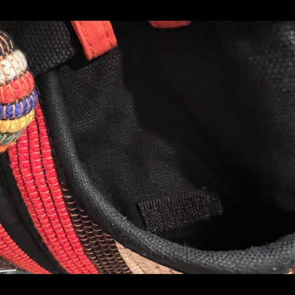 BNWT XIU BRAND CROSSBODY SHOULDER BAG W/. MANY POCKETS & BOTTOM ZIP EXPANSION - Picture 3 of 9